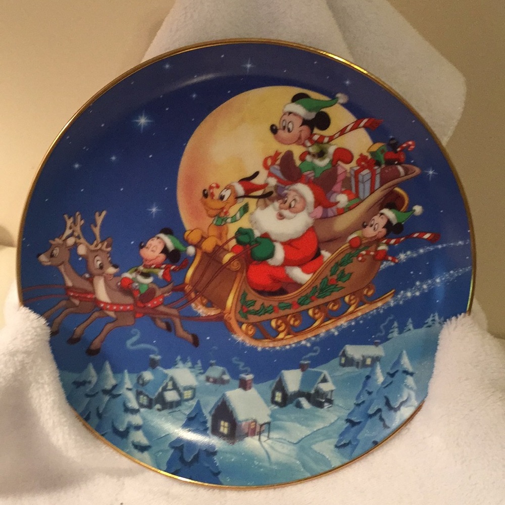 Limited edition Mickey Mouse Xmas plate